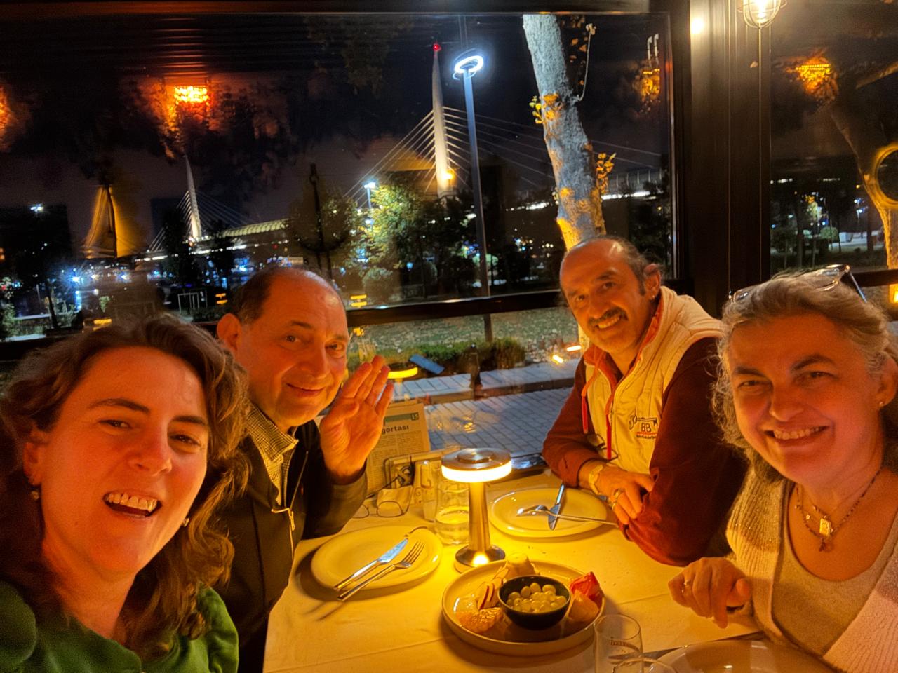 Reunión con miembros del İstanbul Zeynep Kamil Rotary Club, Turquía